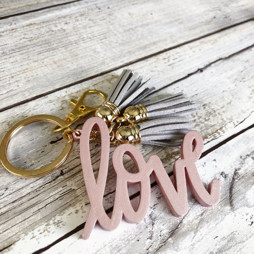 DesignLioness's tweet photo. NEW item alert!!! Love #keychain just added to the shop 🤓 Start off the #NewYear with a reminder of #LOVE 

#NewYearNewYou #NewYear2018 #SpreadTheLove #Etsy #ShopSmall https://t.co/dToWcrFMnC