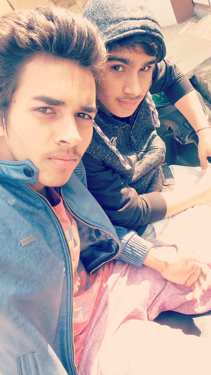 AMG24001753's tweet photo. #NewYearCelebrations #withcousin #atmodeltown #fatehabad #2018 https://t.co/G3UHuIXcAd