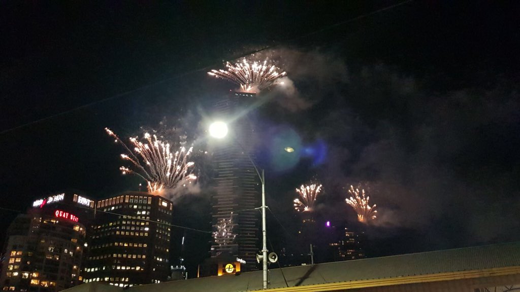 AnushaParvathan's tweet photo. #HappyNewYear2018 ๐ @Melbourne U r zing zing #Amazinggg โจ-โจ #Fireworks ๐๐ https://t.co/Xpi1MrwFm0
