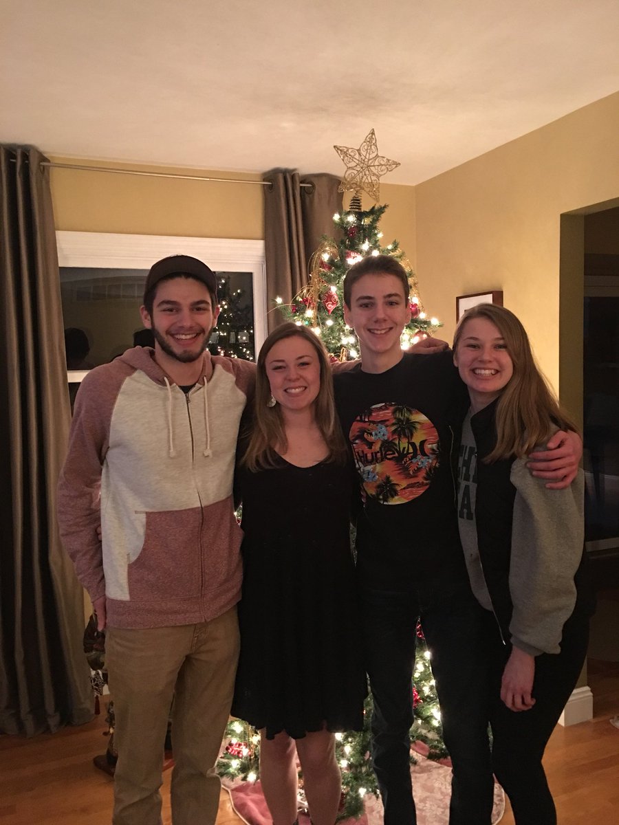 rockfirstlady's tweet photo. Family Forever!!  Happy New Years! #2018 @nickfleece @carr_mcnulty @haley_erinn https://t.co/qYJrcsVY5w
