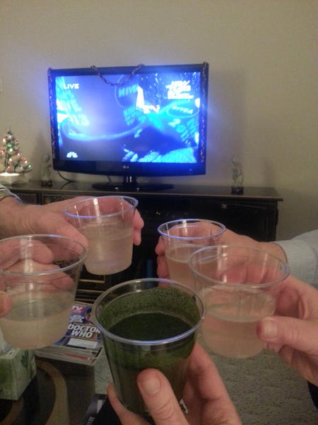 WheatGrass76's tweet photo. #ItsnotNewYearsUntil I have my @PinesWheatGrass green champagne #RockinEve #GoGreen #WheatGrass #NewYearsEve2017 https://t.co/hw4KENRV6E