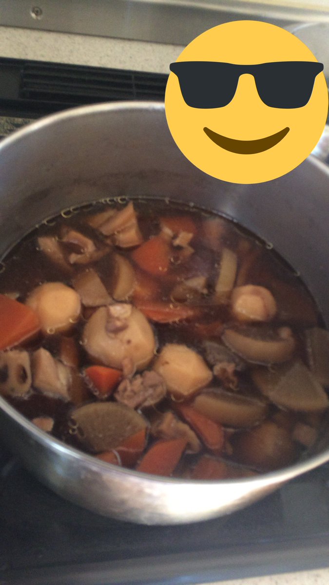 青根智紗 さっきから真顔でコンロの傍で煮物食べてる こんにゃくとしいたけが消滅した 怒られるわ キッチンのコゲをさり気なく 隠す顔文字