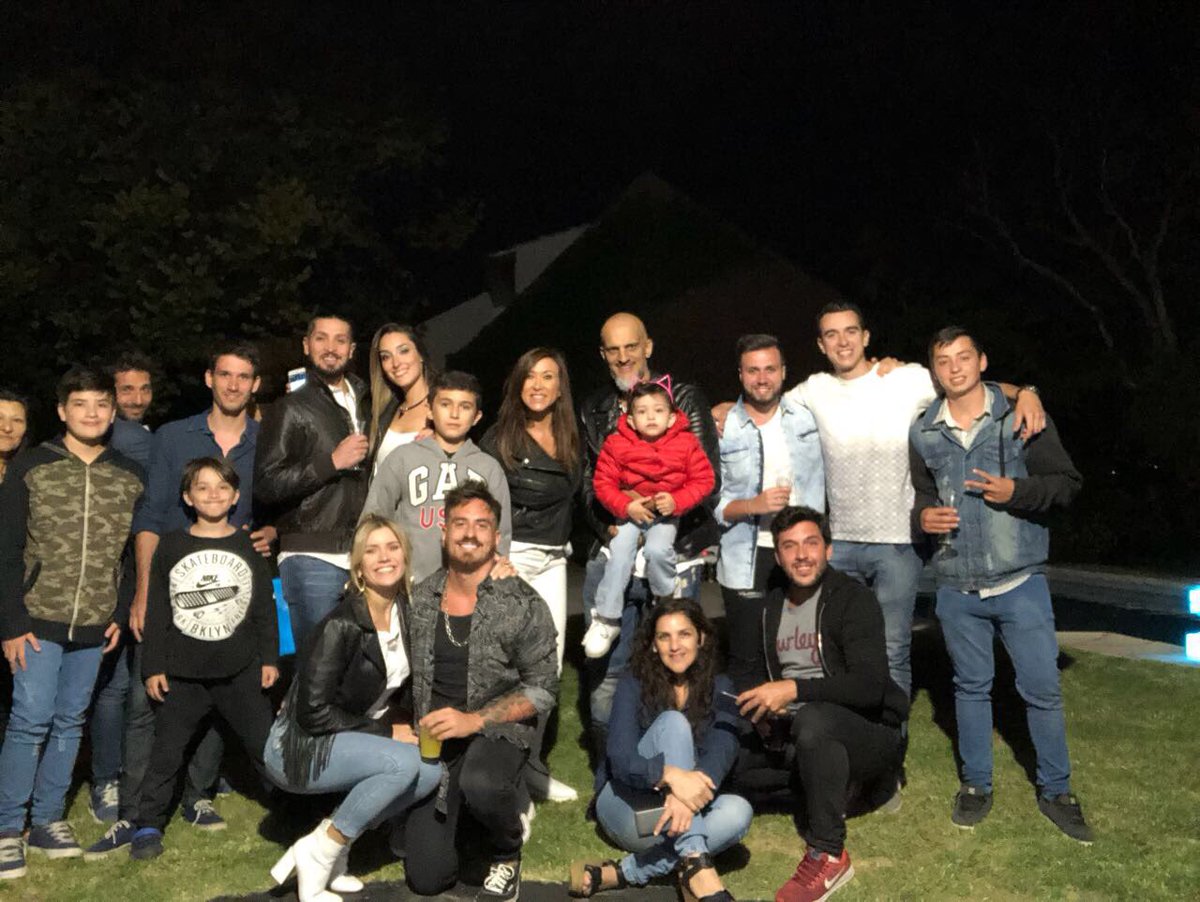 pepeochoa88's tweet photo. 2018 ya te AMO. Feliz año a todos los que me tiran las mejores vibras siempre. #teamañonuevo https://t.co/JqF1UwjLkf