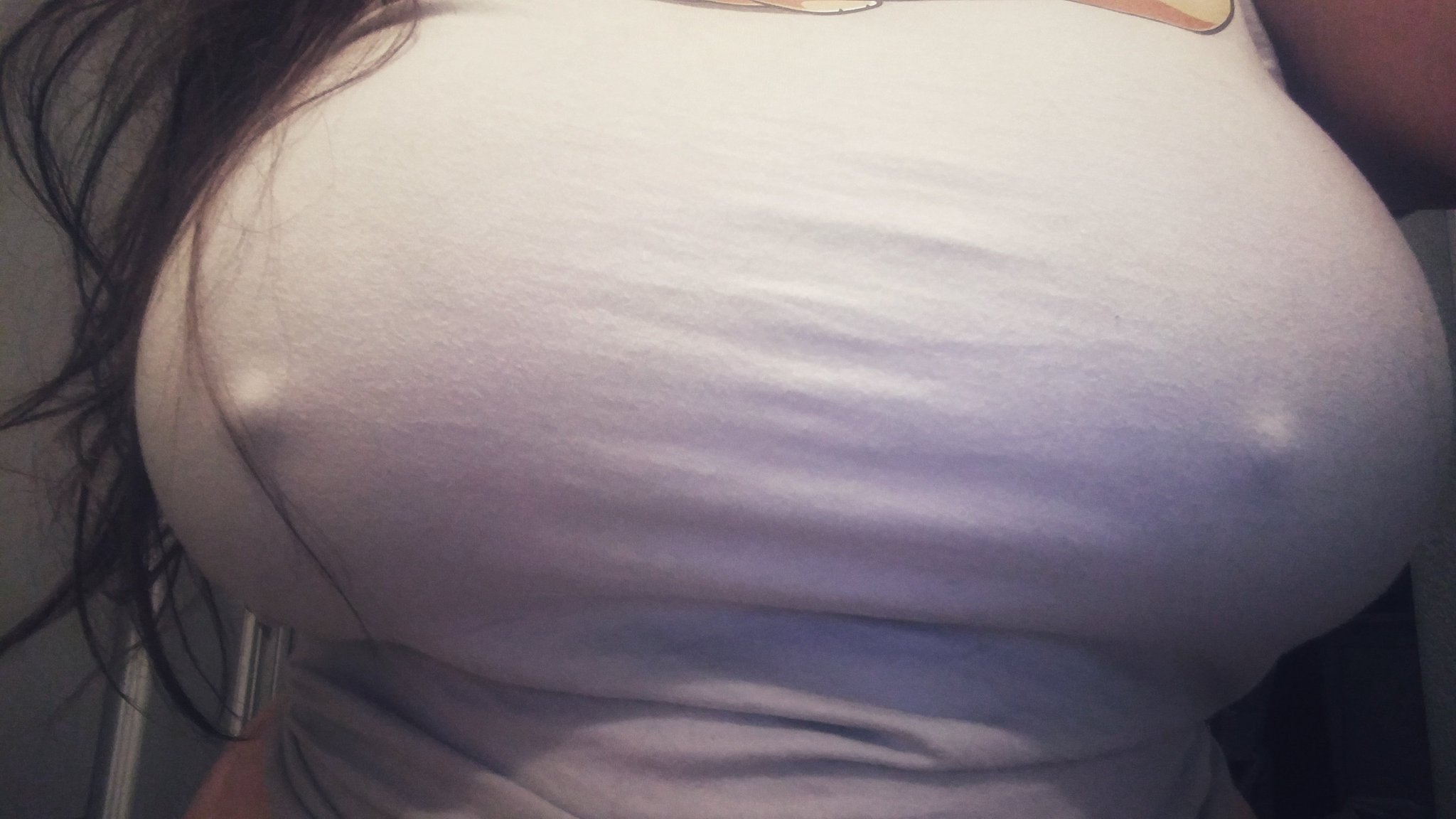 Happy new year everyone! Hope your year is filled with great health and good times. Surely waking up with hard nipples is a good sign. https://t.co/1PWF2mO6vr