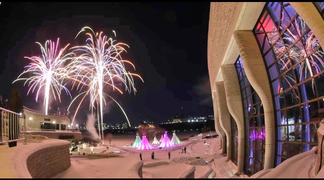 Nimidiwin New Year’s Eve Show at Canadian Museum of History climaxes w/ beautiful fireworks display over #Ottawa River. #ottnews #ottcity #ottweather #Canada150