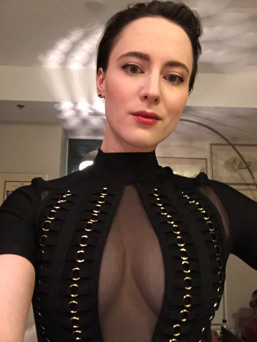 New year, new dress, same messy house. https://t.co/m5nZpAvvK9<a href="/tag/witnessthethiccness"class="tags"><span>#witnessthethiccness</span></a>