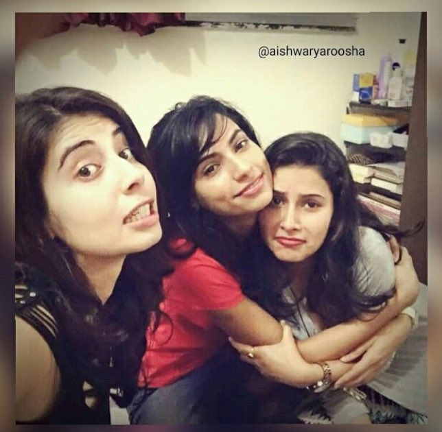 a_11_11_11_a's tweet photo. Cute pic @shivanitomar09 with friends😘  #IPKKND #IPKKND3 #IssPyaarKoKyaNaamDoon https://t.co/zF1wC6CCNx