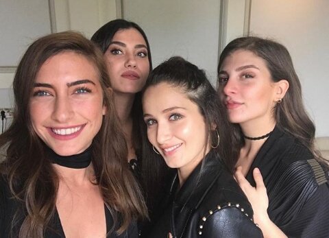 _SongulCelen's tweet photo. Feliz año nuevo bellas y bellos. Que este año sea excelente para este nuevo fandom.  Gracias al fandom de Chile por recibirnos con la mejor onda!! 🎉💗😘
#KirginÇiçekler #OrphanFlowers #Huerfanas https://t.co/q6Xw1ZO2mX