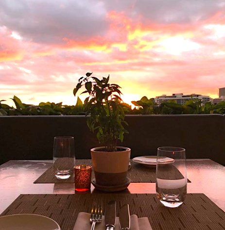 Our New Year's resolution? More sunset appreciation time! #newyearseve #hawaii #bltmarket #hawaiiansunsets #mahalo