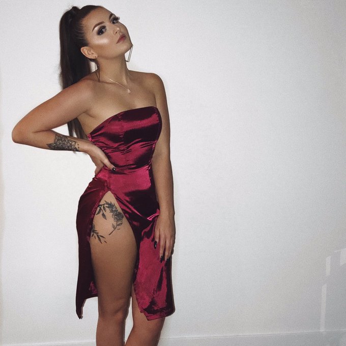 Happy 2018 babies 🍾 https://t.co/Y2aTg70hH9