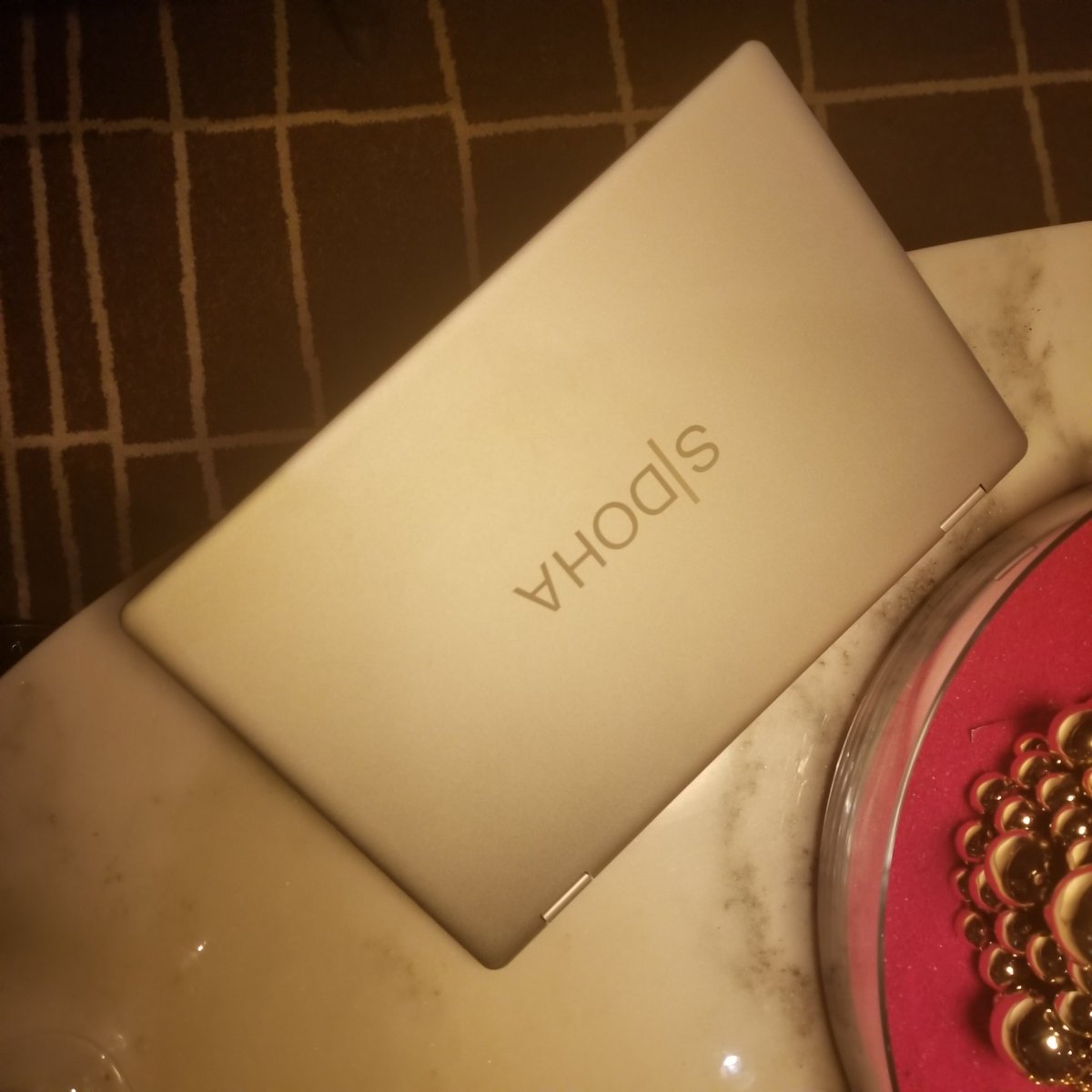 Oh, see what I bumped into ? It's not #MiamiVice but S | #Doha Laptops. I left my heart in the last #Sunset of 2017. She will be smiling all her way to #SaudiArabia enroute #Chicago but did grant the #Glance and  as the #Egestatem and #waining Moon accompanied her. #HappyNewYear