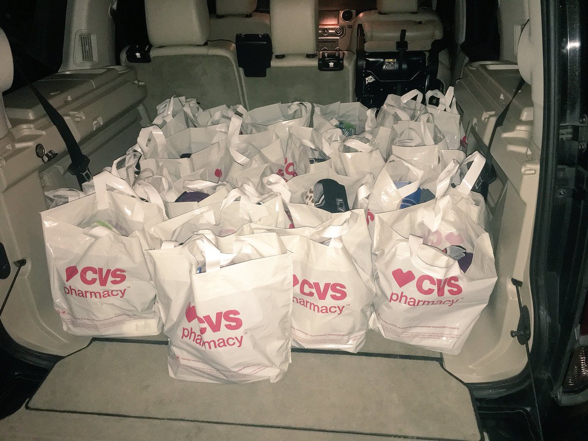 Going to pass out bags of supplies to the homeless. Blankets, Socks, Food, Water, Hygiene products. <a href="/CVSHealth/">CVS Health</a> @mikalyn_tatum @hrosas21 #LoveWhatMatters #NewYearsEve2018 #StartingTheNewYearRight #SantaBarbara