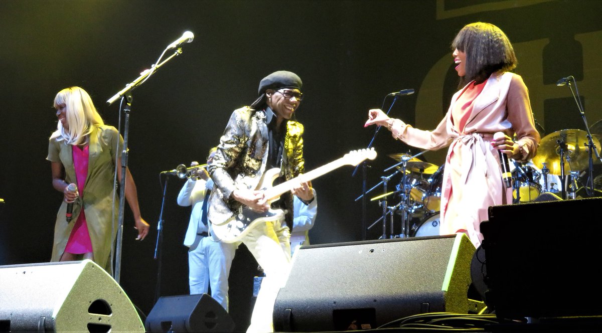 CHCHICfan's tweet photo. HAPPY NEW YEAR to my dearest band @CHICorg! Thank you for the great NYE BBC show. I wish you an amazing year 2018!
@nilerodgers @ItsMeKimDavis @FOLAMI @rtgmusicman @jerrybarnesbass @RalphRolle @hiltonius #BillHolloman #SteveJankowski #Brandonwright https://t.co/wYu316K1W1