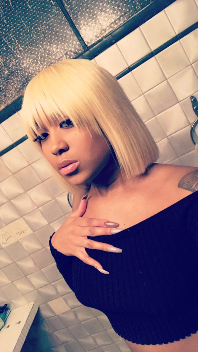 LanaMonaee's tweet photo. Do it on the regular, nigga I ain't regular 💁🏼 #NewyearNewhair https://t.co/bSZF8R4bt8