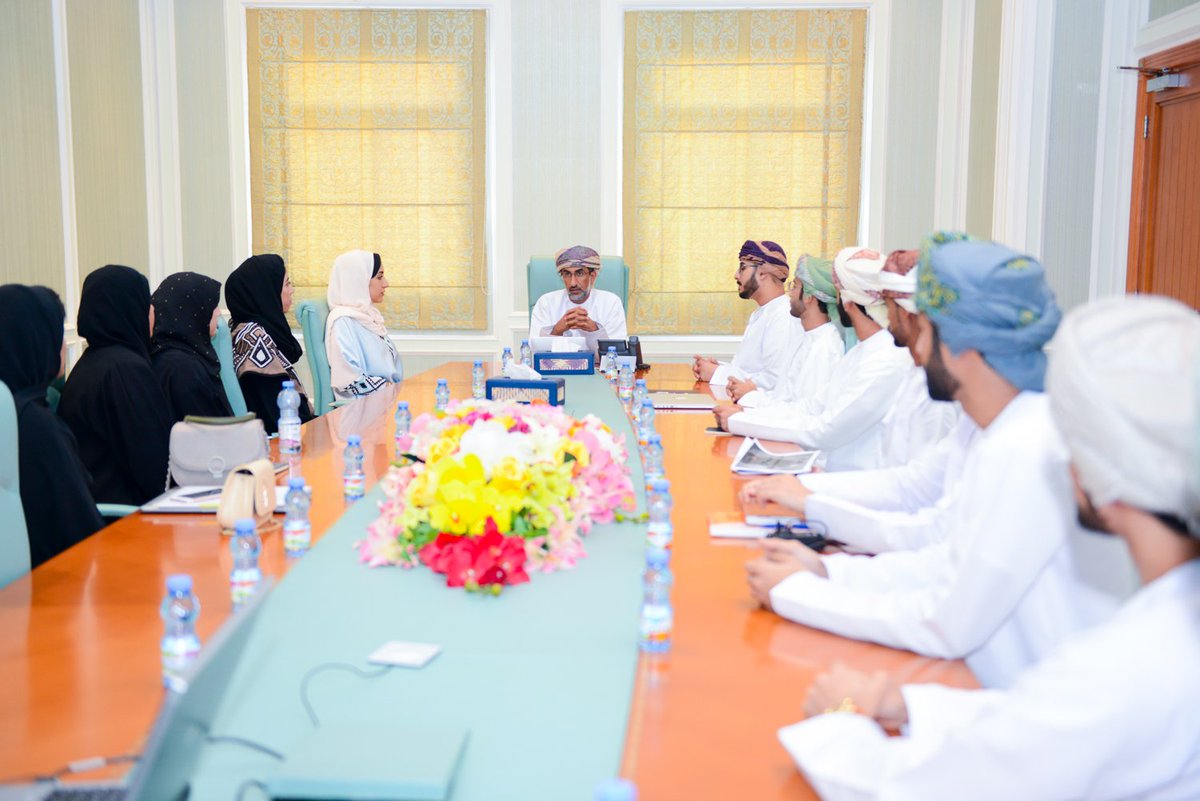 ea_oman's tweet photo. التقى معالي وزير البيئة مع مجموعة من الشركات الطلابية الفائزة في مسابقة #إنجاز_عمان والتي جاءت مشاريعها ضمن المشاريع المرتبطة بحماية البيئة وإعادة التدوير 1/2

https://t.co/HwRlFLb9Dr https://t.co/c7ct8STnTL