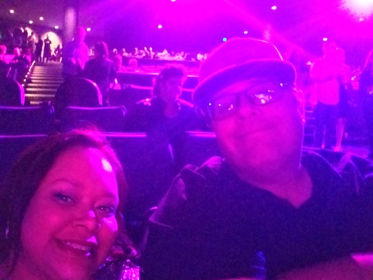 eeladybug's tweet photo. Super excited for Britney!! After 3 years we finally made it!! #PieceOfMe https://t.co/9KrHhpcRgJ