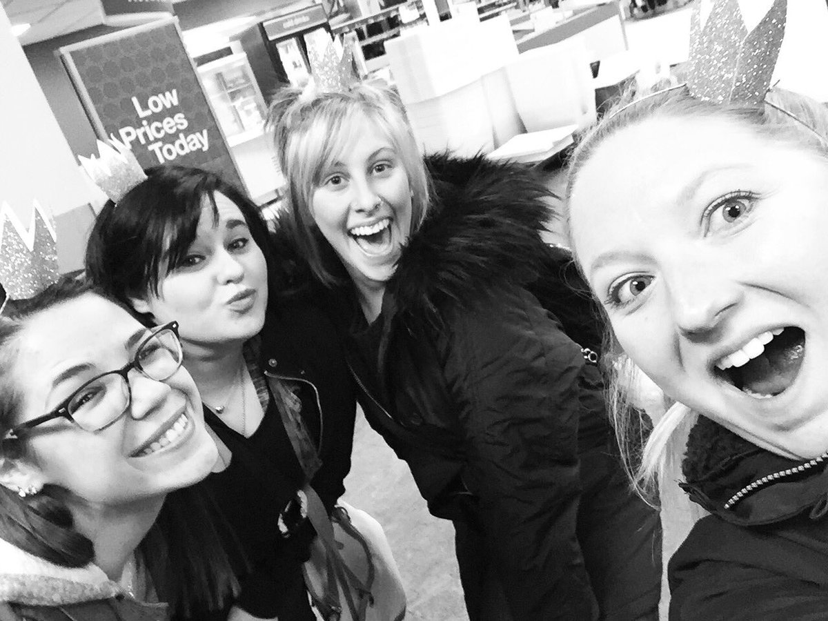 The closing ladies with heads held high with adorning crowns. We set crazy goals and broke records... and rose to the challenges. Cheers to my team- you killed it in 2017! 😊<a href="/LeahKutz00/">Leah Kutz</a>