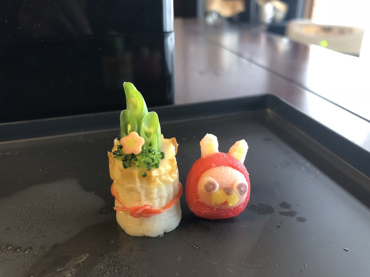 桃色ウサヒ ちなみに門松はちくわとインゲンでできてるよ ヒモはカニカマ