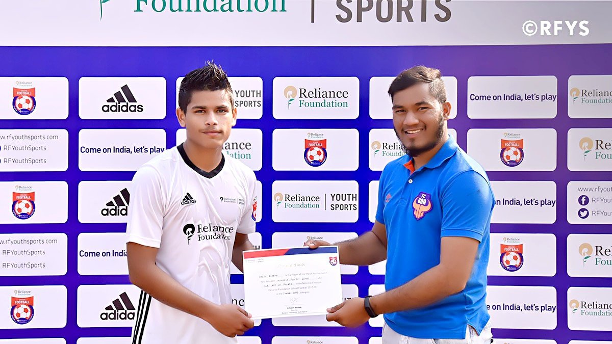 Arjunsharma08's tweet photo. @RFYouthSports Cup 2017 two match
Two Player of the match
#minervapunjabfc
#reliancecup
#chakdephatte https://t.co/IVjlu9Yvh2