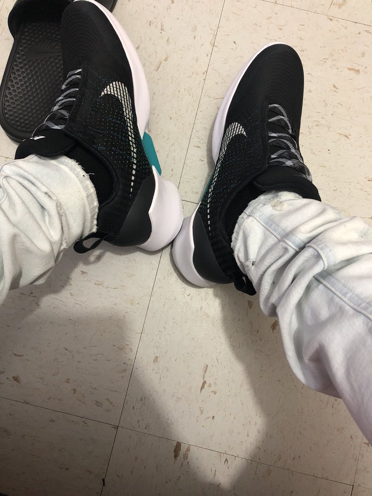looops98's tweet photo. Starting off the year with the future #hyperadapts #nike @Nike @nikestore @NikeNYC https://t.co/VDZ9aO5Rzw