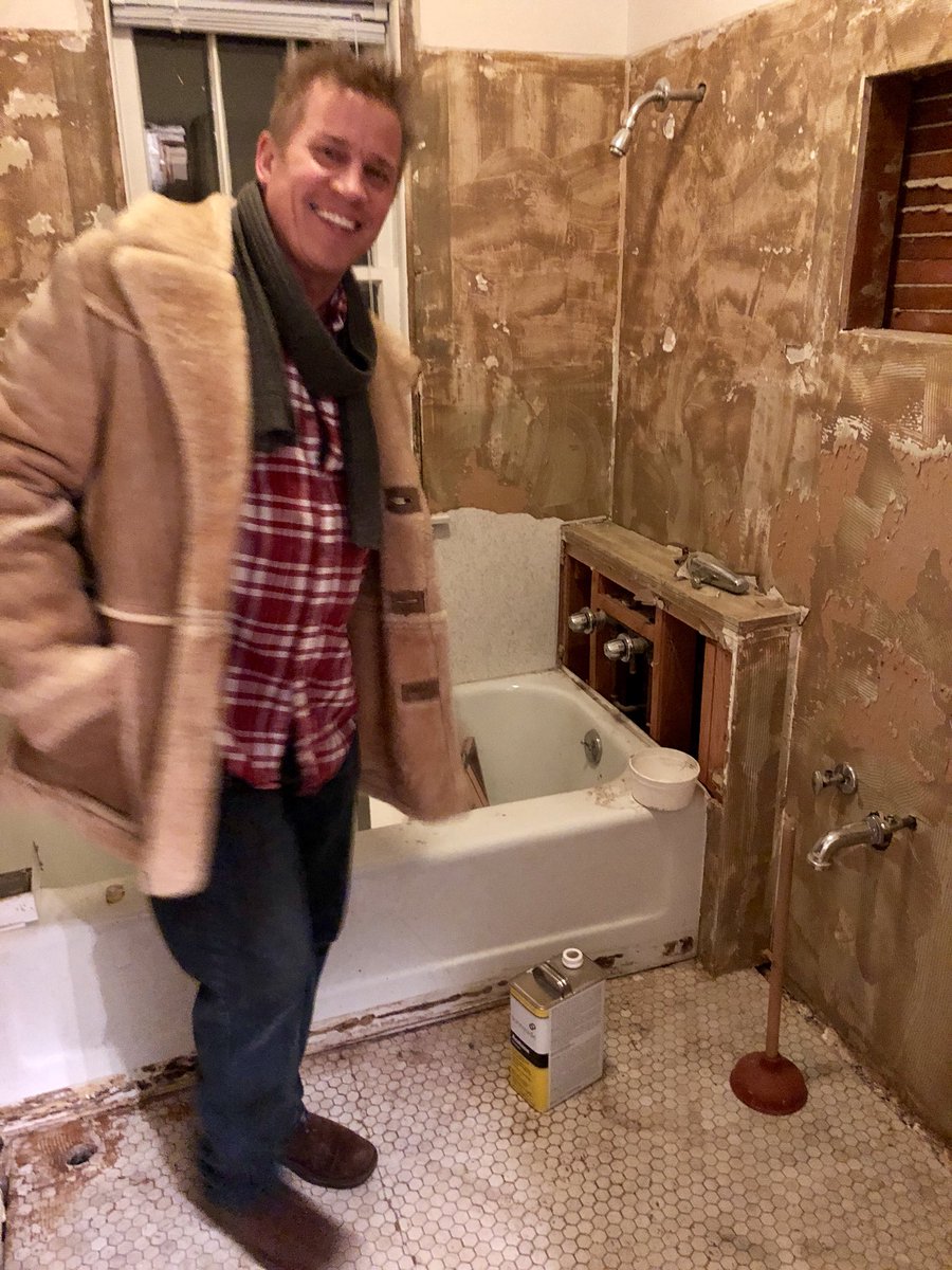 DIYMatthews's tweet photo. What do hardcore DIY’ers do on New Years Eve...? Measure once. Drink twice. CHEERS!!! #alwaysworking #newyearseve 🎉🍾🔨🍸 https://t.co/EtnMVII8ub