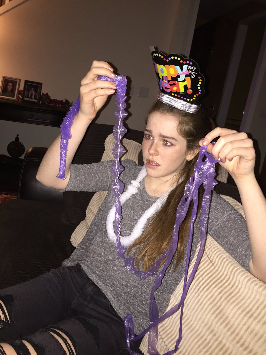 kumiegac's tweet photo. it’s the start of 2018 and things are already falling apart https://t.co/irGpoYIdzh