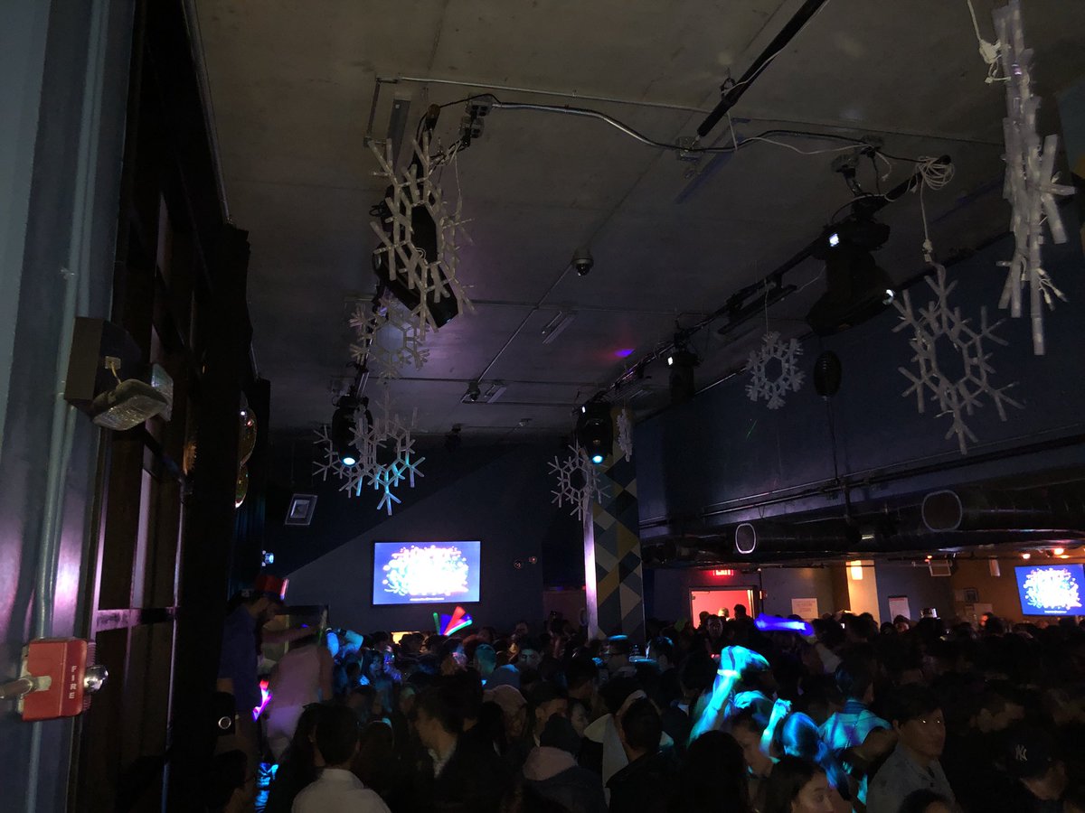 karma10zing's tweet photo. #HappyNewYear 2018 from the #MelRoseBallroom in #NewYorkCity. DJ Rokesh of our KTM Entertainment team spinning to a packed house. #GoodVibes #SoldOutParty #Nepal #NewYork #BringingTheBestOfNepalToTheUSA https://t.co/6RDjXLrFTa