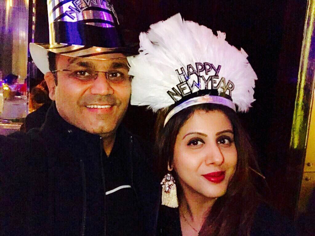virendersehwag's tweet photo. प्रभु आपको सुबह की पहली  किरण से शुरु होने वाले नये साल में 
सुख , शांति, शक्ति, सम्पति, स्वरुप, संयम, सादगी, सफलता, समृध्दि, साधना, संस्कार, और  स्वास्थ्य दे। #Happy2018 https://t.co/yw9dEJ4qlW