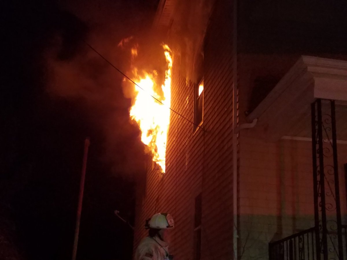 IAFF1314's tweet photo. Some pics from tonight's fire on Rodman St
#FallRiver #FRFD https://t.co/2etQJwTVCY