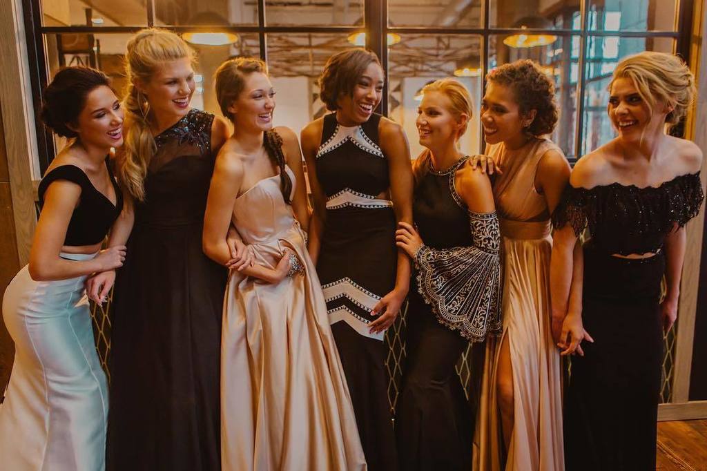 raelynns's tweet photo. HAPPY NEW YEAR!! We can’t wait to see what this year has in store for us, and we can’t wait to help you all find the perfect dress for #Prom2018! ✨💋 #RaeLynns #RaeLynnsProm #HappyNewYear #ShopRaeLynns https://t.co/DAQLKvg4Vo