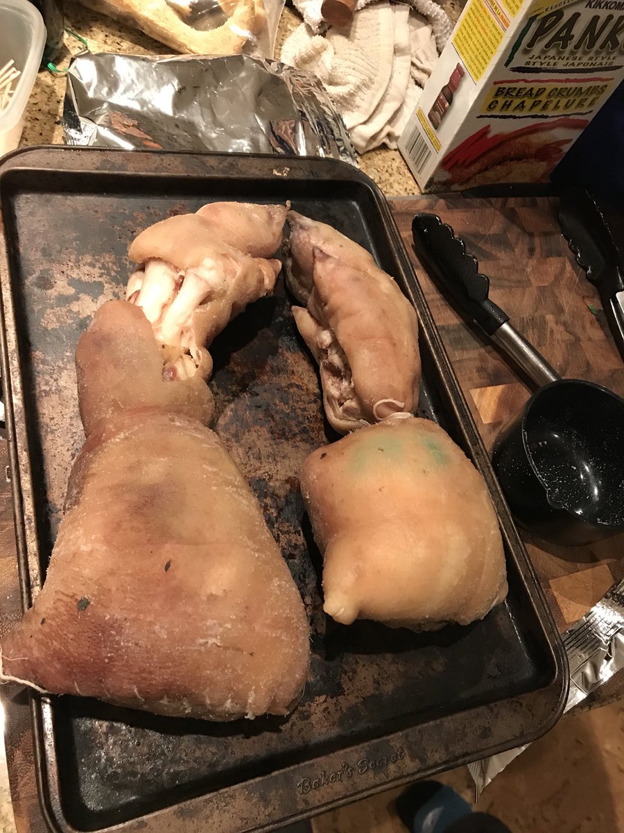 the_money_pit's tweet photo. Stuffed pig trotter with roasted Jerusalem artichokes and mushroom cream sauce. https://t.co/Gk8QU9L7Ru