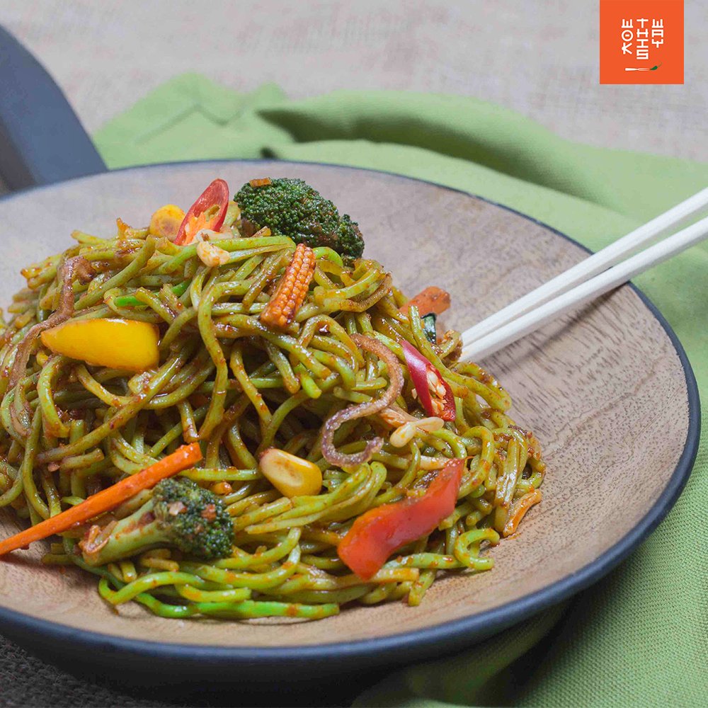 If your New Year’s Resolution is to eat healthy, ‘Wok’ This Way! We’ve got a whole variety of healthy substitutes such as spinach noodles, soba noodles &amp; black rice. So eat your heart out!
#FreshHotWok #Takeout #ForTheLoveOfFood #MumbaiRestaurants #WokThisWay #LowerParel