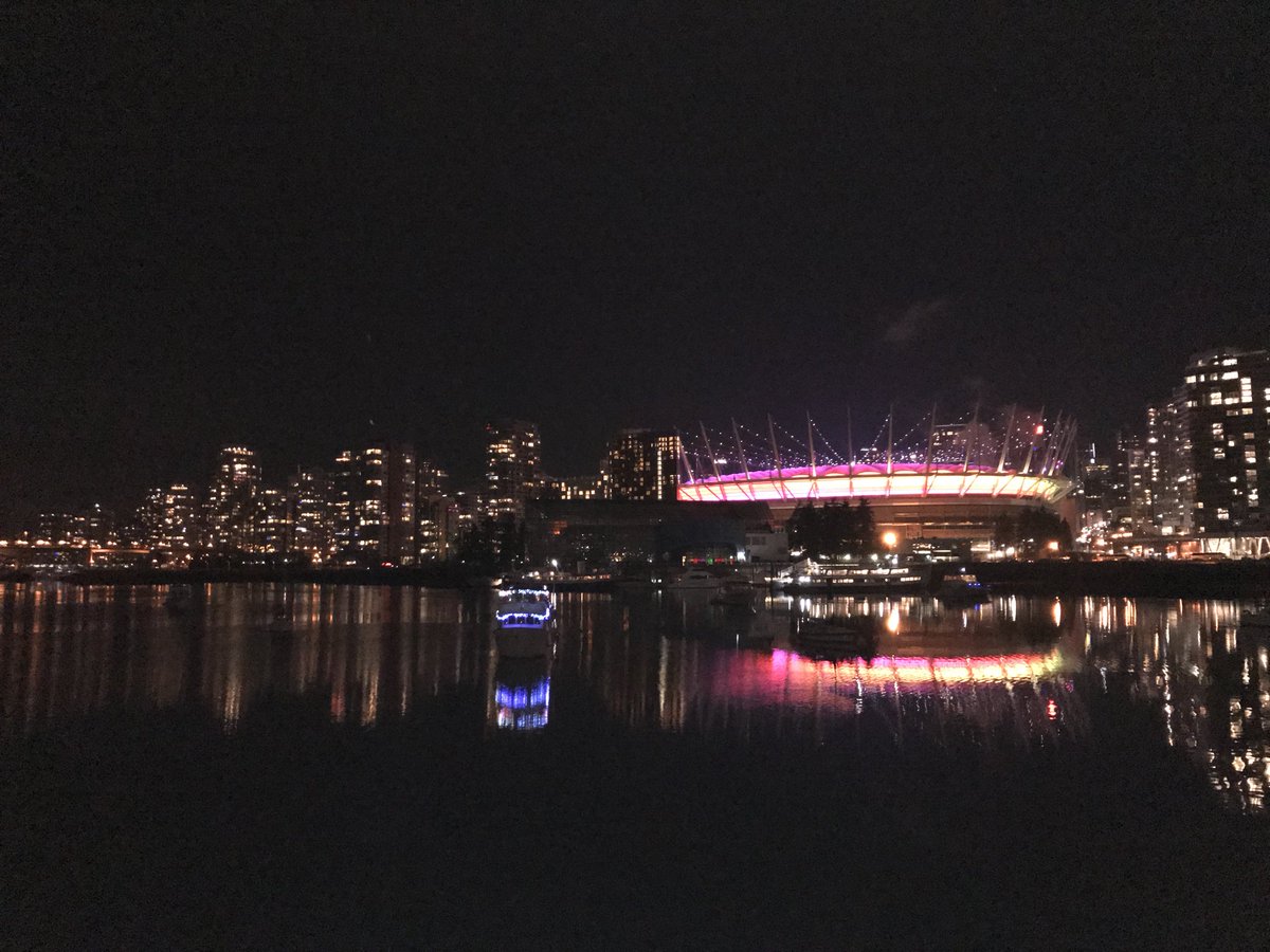 CstZhalovaga's tweet photo. Keeping everyone safe at NYE 2018 @scienceworldca! #HAPPYNEWYEAR #VPD @VPDYouth @VancouverPD @CstJenJackman https://t.co/MPS95P2roR