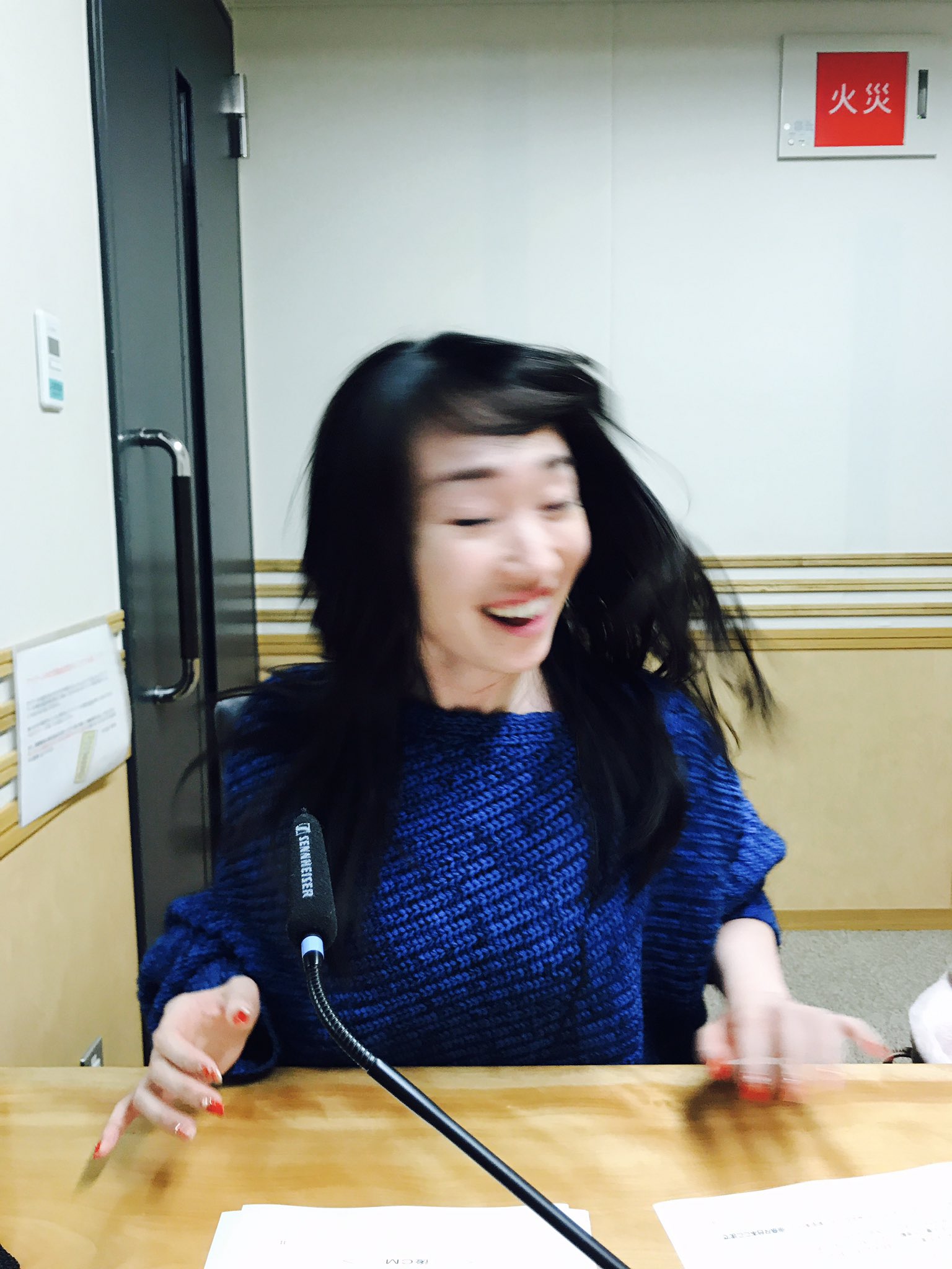 O Xrhsths 福圓美里 劇場版セーラームーン公開中 Sto Twitter スマイルギャング恒例の年末罰ゲーム 今年は水樹奈々先輩の圧倒的な負け ということでお約束の写真をあげます 指示通り変顔に挑戦 とお尻を強調したセクシー写真に挑戦するも挫折 の図です 本年4 O Xrhsths 福圓美里 劇場版セーラームーン公開中 Sto Twitter スマイルギャング恒例の年末罰ゲーム 今年は水樹奈々先輩の圧倒的な負け ということでお約束の写真をあげます 指示通り変顔に挑戦 とお尻を強調したセクシー写真に挑戦するも挫折 の図です 本年4
