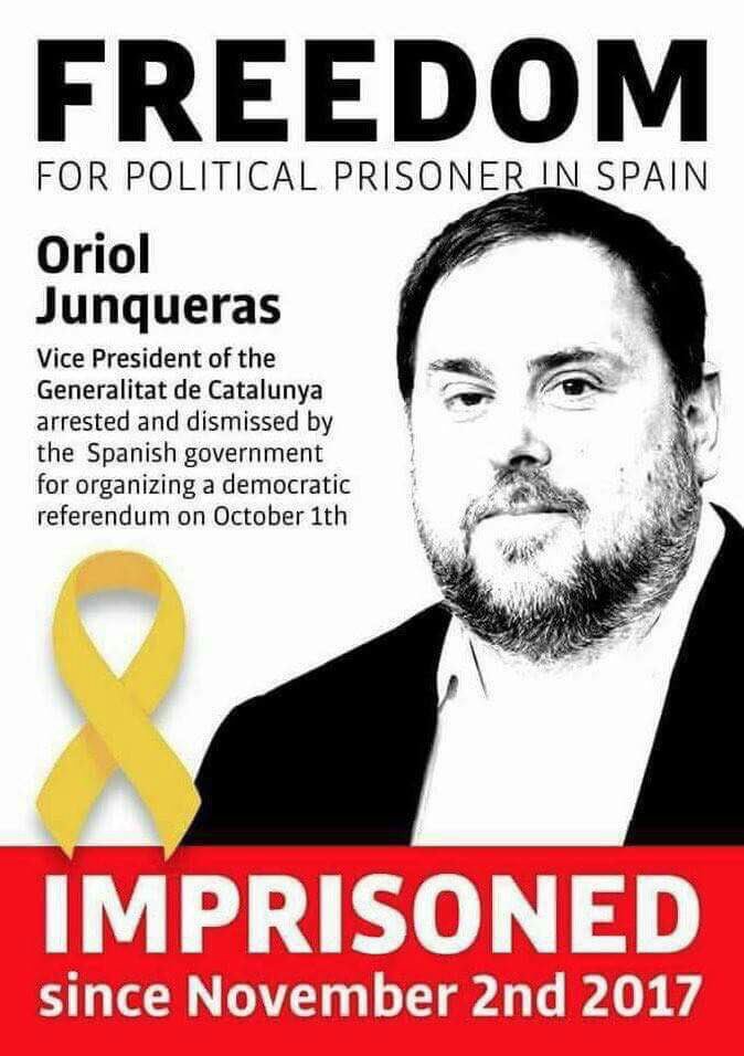 JoanTarda's tweet photo. Primer dia de 2018 i un compromís compartit: no permetre  que aconsegueixin “normalitzar” l’existència  de presos polítics. Feu córrer arreu les imatges! https://t.co/8S8QcUxZzM