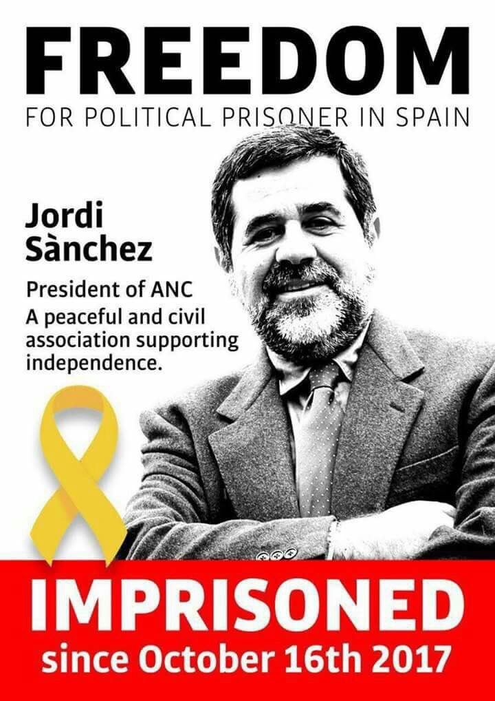 JoanTarda's tweet photo. Primer dia de 2018 i un compromís compartit: no permetre  que aconsegueixin “normalitzar” l’existència  de presos polítics. Feu córrer arreu les imatges! https://t.co/8S8QcUxZzM