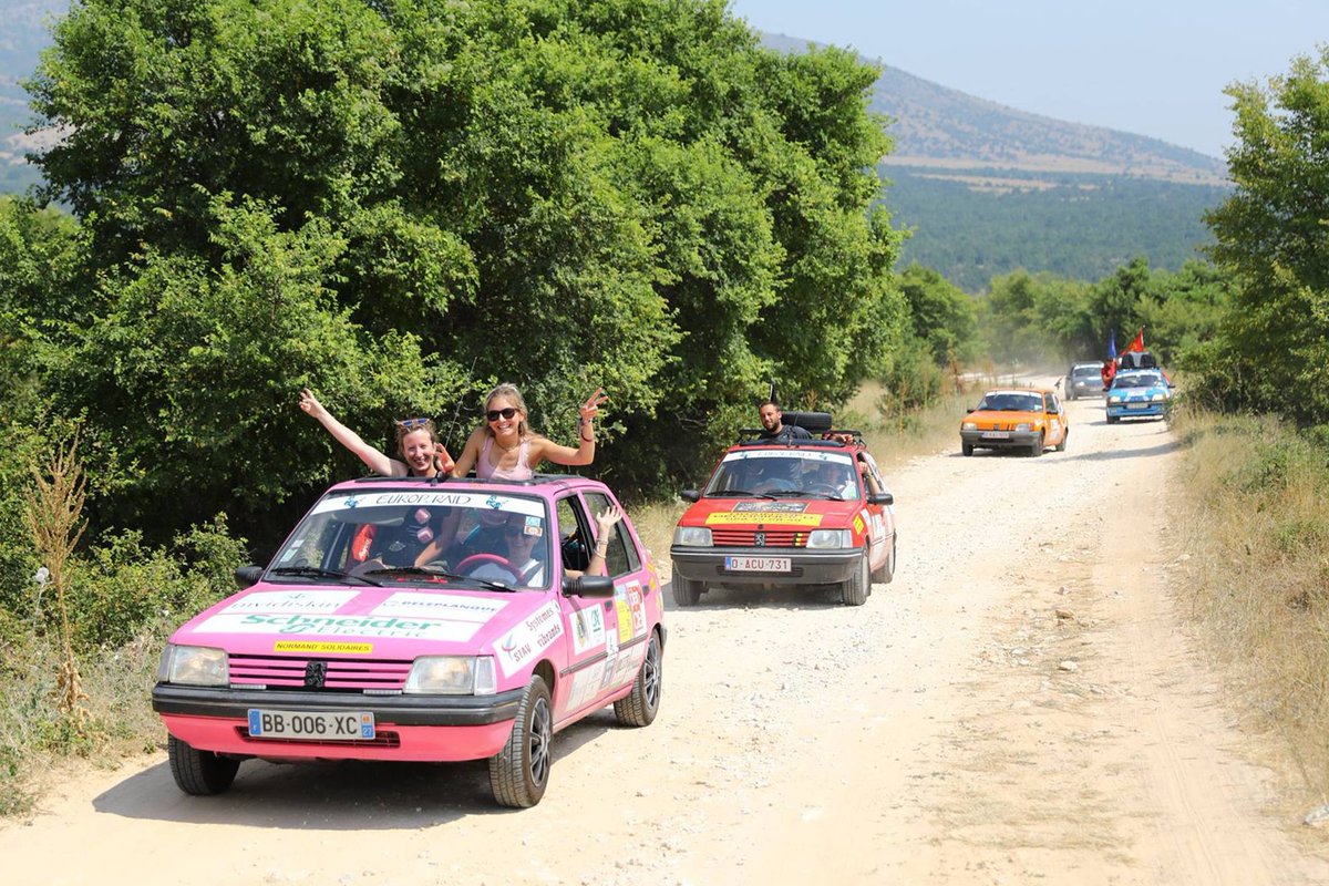 EuropRaid's tweet image. Bonne année 2018 à tous et bonne préparation aux équipages qui se préparent pour participer à la 5ème édition !
 
 Rendez-vous le 28 juillet pour de nouvelles aventures à travers l'Europe. #BonneAnnee2018 #HappyNewYear2018