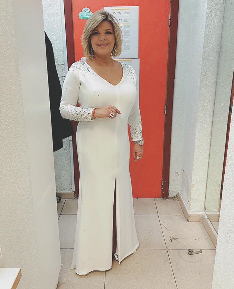 Buenos días y Feliz Año Nuevo!! Visteis ayer las Campanadas con Telecinco? Así de guapa iba <a href="/terelu_campos/">Terelu Campos</a> ✨😍