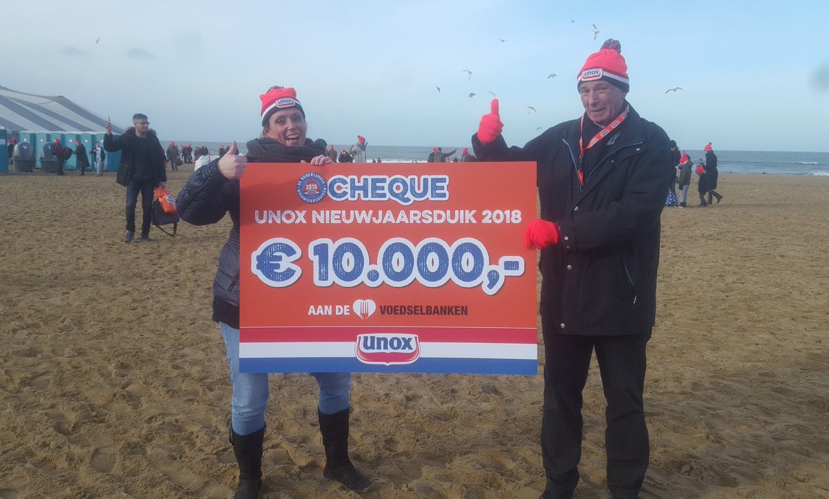 De <a href="/Unox/">Unox</a> #nieuwjaarsduik #Schevingen #2018 was super!
Cheque 10.000 euro #Voedselbank, geweldig.
Iedereen een goed en gezond 2018!
