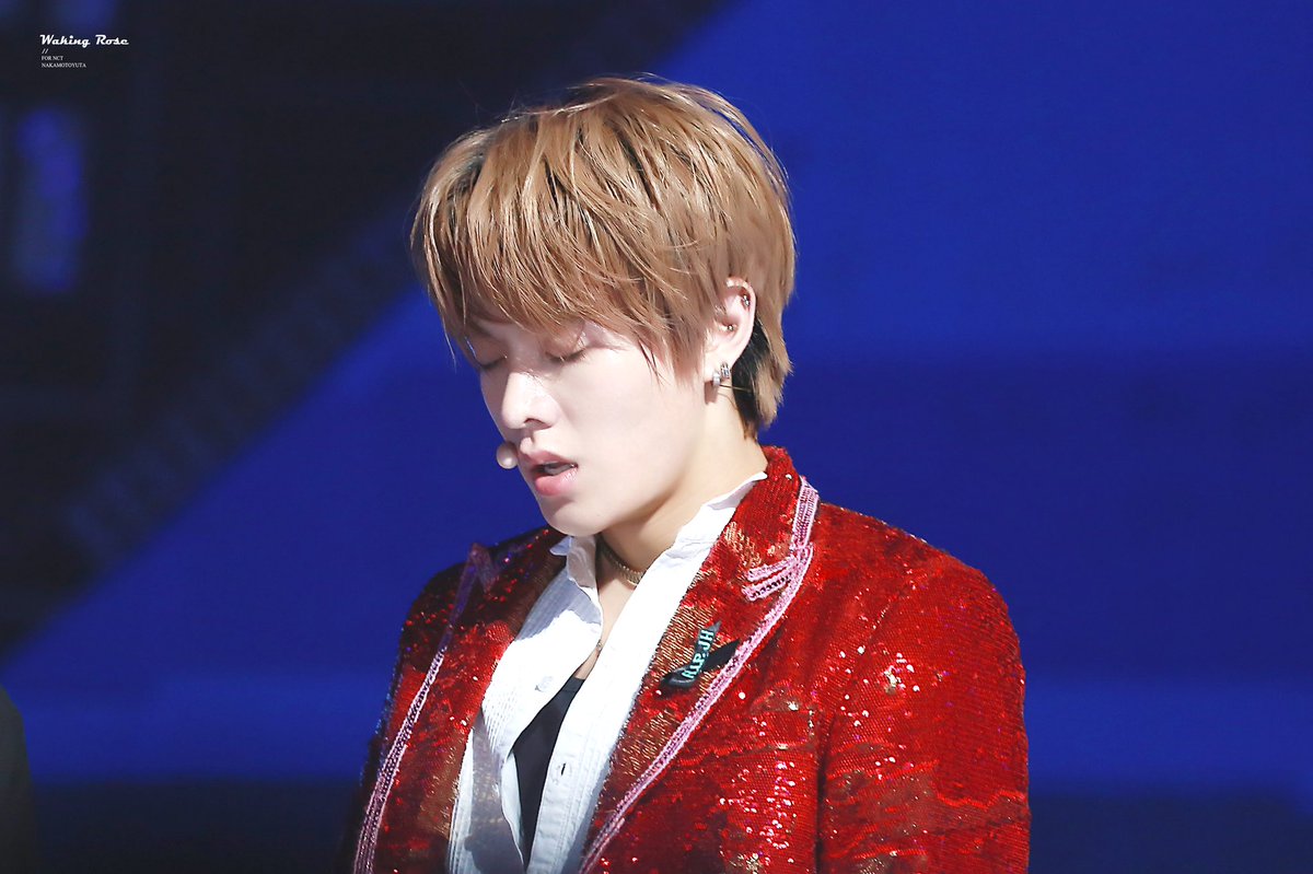 WakingRose1026's tweet photo. あけましておめでとうございます。今年もよろしくお願いします。🙏🏻🎁🎊🎉🎈
#YUTA #유타 https://t.co/5JSTwn9RYf