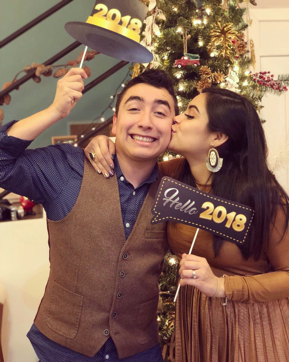 irvingtomato's tweet photo. Este 2018 seremos papás!
Feliz nuevo año a tu lado!
Feliz Año Nuevo Morifriends! https://t.co/p8VW4ztmYG