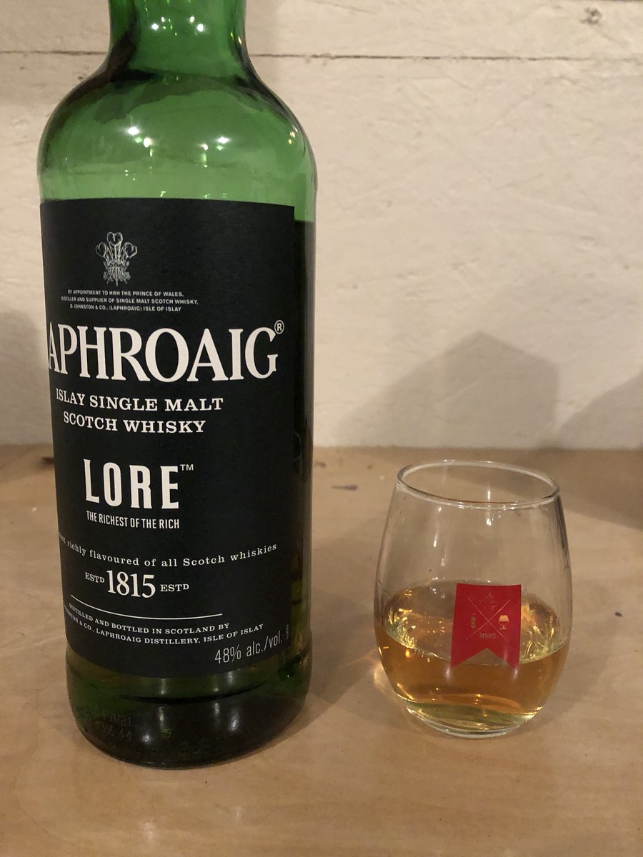 Mike_W_Simpson's tweet photo. #2018FirstDram @Laphroaig Lore #HappyNewYear https://t.co/qa3Ox3X0a2