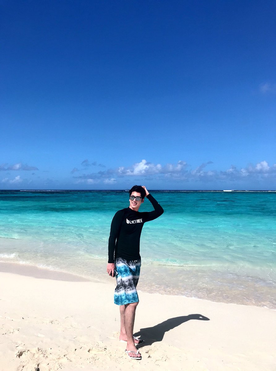 새해복많이받으세요~🐶 2018년 정말 행복하고 건강하게 모두들 축복 가득하시길!!! 새로운 최고의 또 한해가 될거에요!!!!! 
あけましておめでとうございます!!! 👍