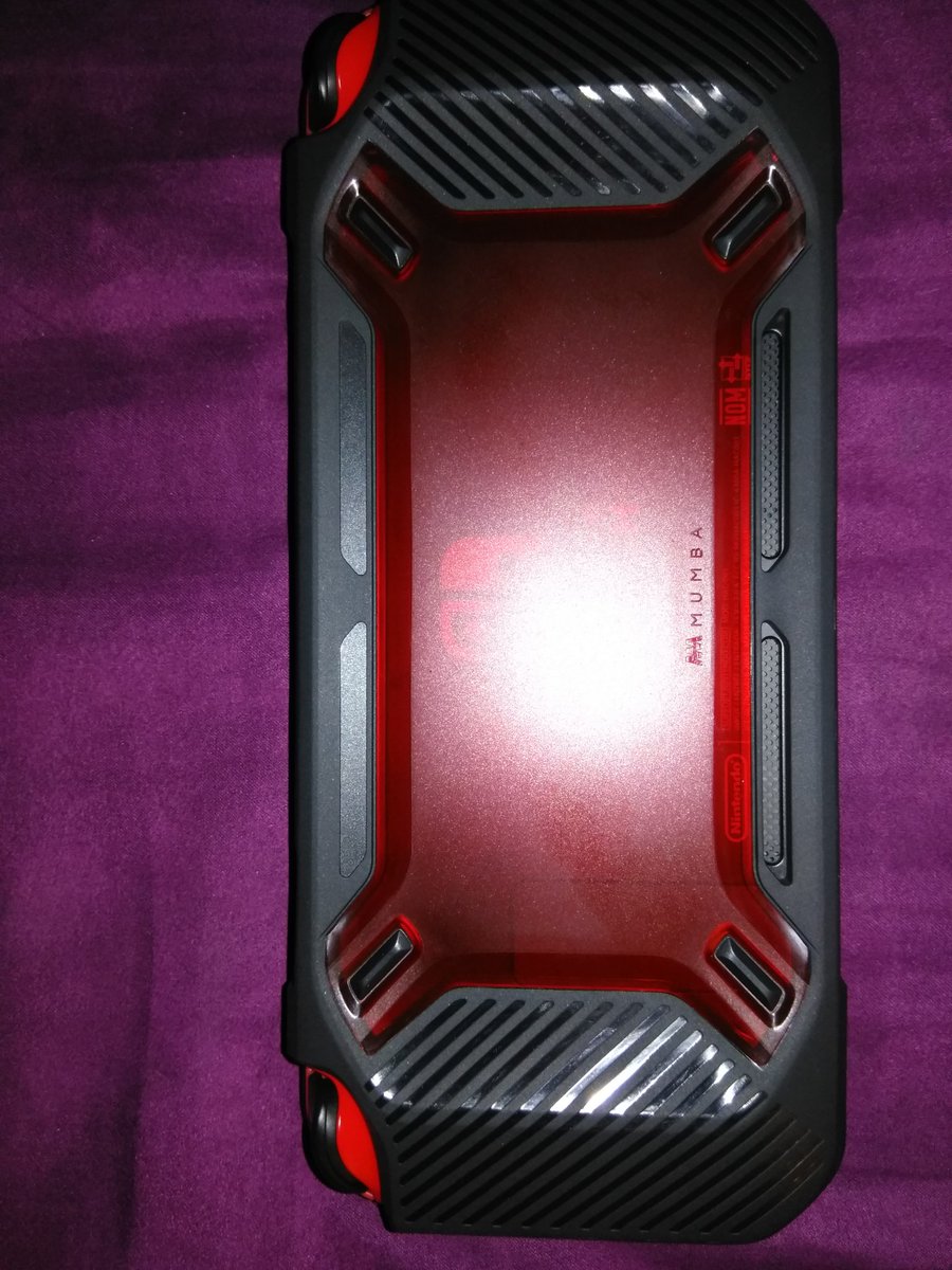 BigMigzGaming's tweet photo. This case right here is a must own for the Nintendo Switch... Happy New Year's Everyone!!! @GameNChick @MekelKasanova @PlayerEssence @ShawnLong85 @TheAlicePika @RakamaTech
@itsColloco
#Mumba
#NintendoSwitch
#RedCase https://t.co/U5rPjwnsYb