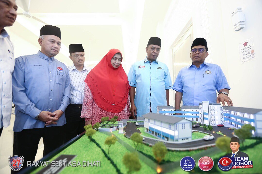abdmutalip27's tweet photo. Pagi ini menyempurnakan majlis pecah tanah projek Sekolah Agama Fasa 5 SAKJ Bandar Seri Alam 2, Johor Bahru untuk  2640 pelajar termasuk Tadika Islam Johor (TAJ).
Sebanyak 30 SAKJ yang akan dibina di seluruh Johor di bawah Fasa 5, membabitkan peruntukan berjumlah RM256 juta. https://t.co/nF9unkA5it