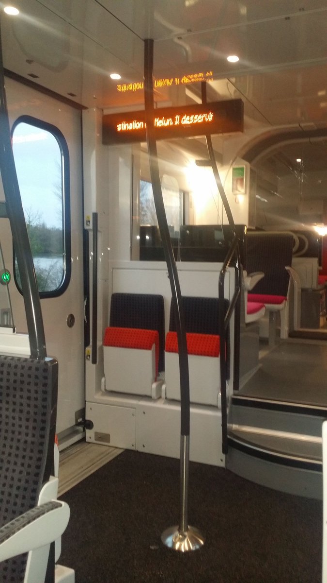 GetCouplet's tweet photo. #sncf #train #vulaines #melun #Bonne #Année &amp; bonne surprise à la gare de Vulaines ce matin avec nouveau train SNCF pour Melun!#2018  #Bravo @SNCF https://t.co/hXA5veFMbO