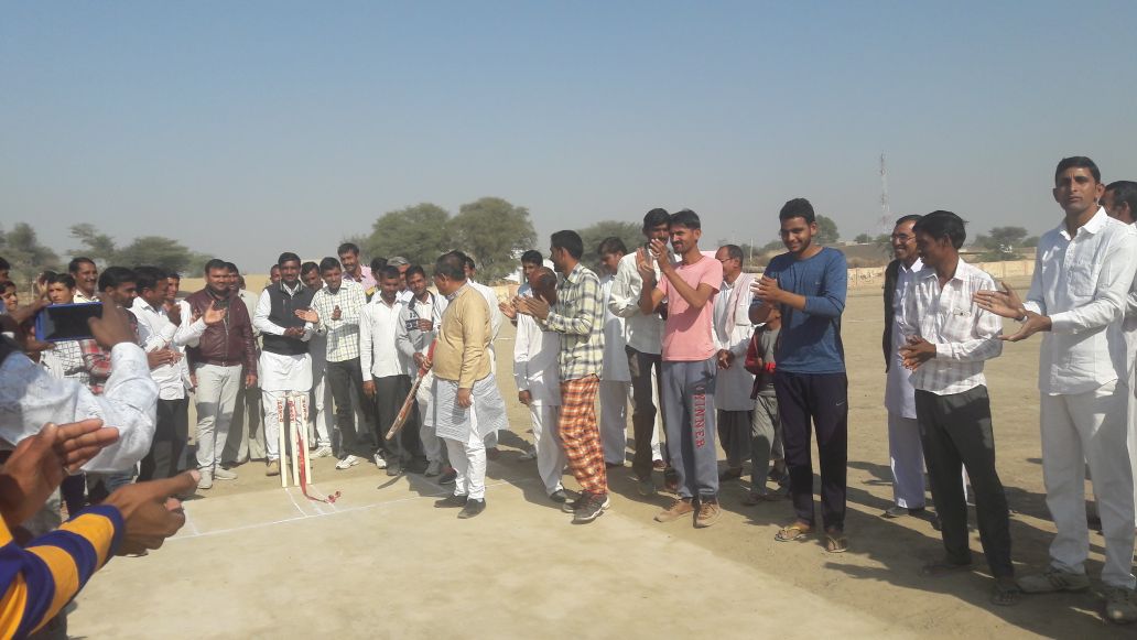 GovindMeghwal98's tweet photo. खाजूवाला विधानसभा के ग्राम कृष्णानगर में क्रिकेट प्रतियोगिता का आयोजन किया गया प्रतियोगिता का शुभारम्भ पूर्व संसदीय सचिव गोविंद राम मेघवाल ने गेंद पर शॉट खेल कर किया। #govindrammeghwal #inc #rajasthan https://t.co/9hK1eTyPjB