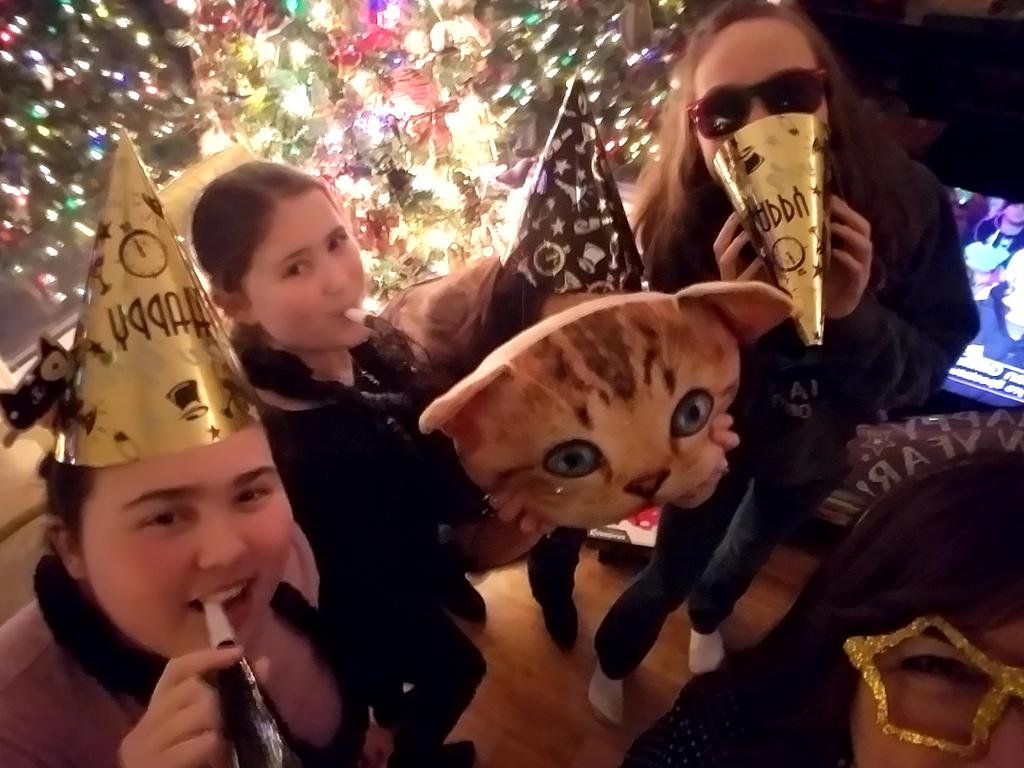 JenGeeYou's tweet photo. #NYESeattle #BeMagenta https://t.co/Lh5WjHL0bV