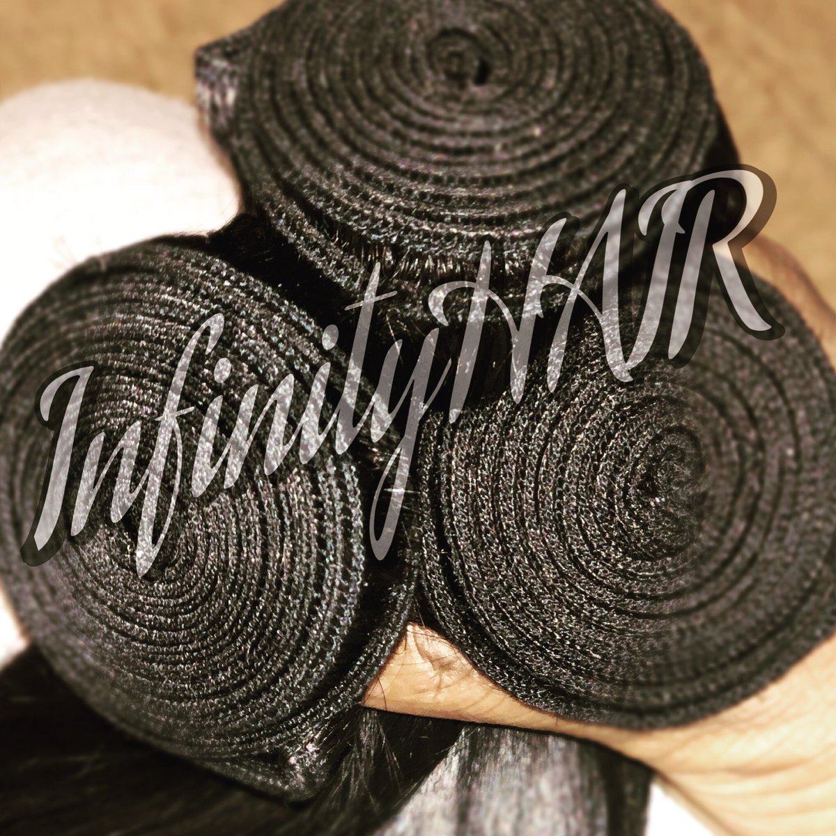Macdoll_'s tweet photo. Be sure to get your bundles for the New Years #InfinityHAIR 💋☺️ #ToucheedbyMac https://t.co/JQgWrliyne