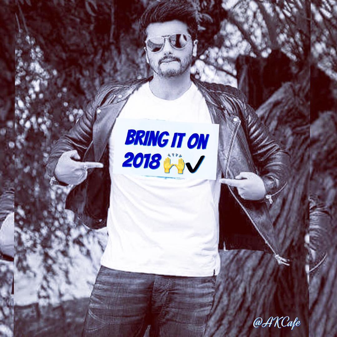 ArjunKapoorCafe's tweet photo. 2018 🙌This’s your Year To Shine...✨💯
Bring It On...!!!👍✔️💙💯
@arjunk26 #ShineOnSunshine☀️
#NewResolutions2018
#May2018DoWonders 🙌💯
#happynewyear #newyear2018 #shinebright #makeitbest #bringiton #magicof2018 https://t.co/bSn0oirKVv